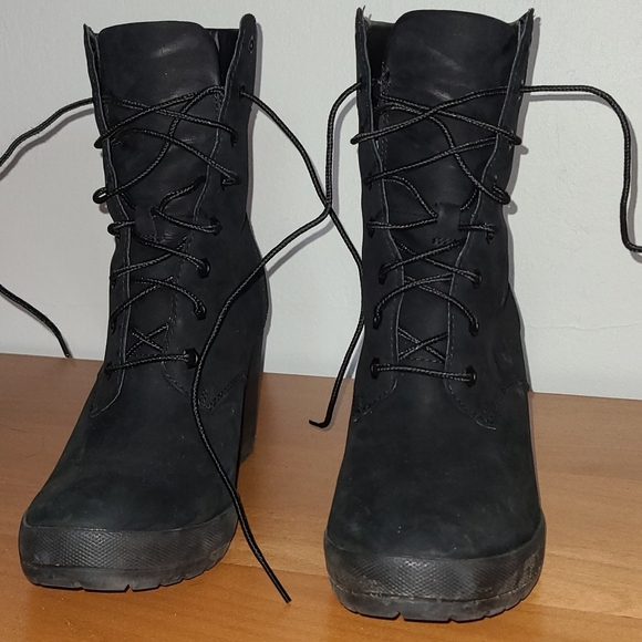 Boots - Picture 4 of 6